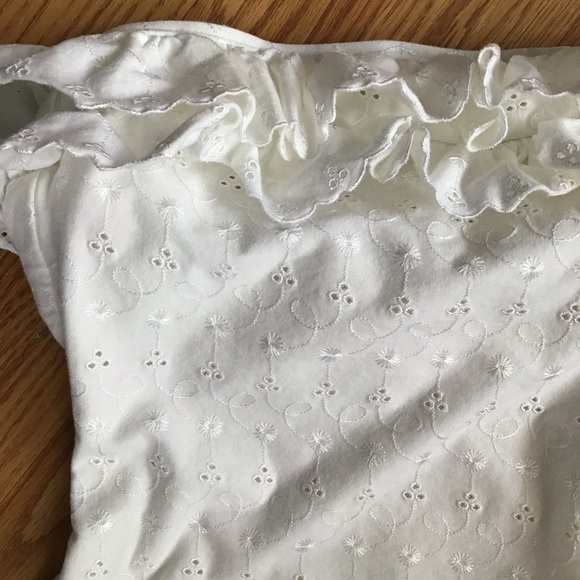 Lace eyelet Ruffle onesie - Picture 3 of 4